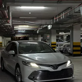 Toyota Camry 2019