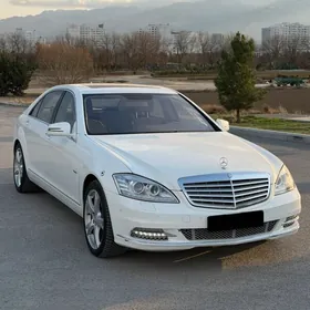 Mercedes-Benz S-Class 2011