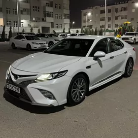 Toyota Camry 2020