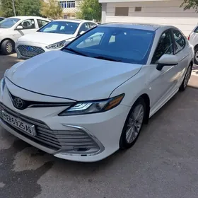 Toyota Camry 2021