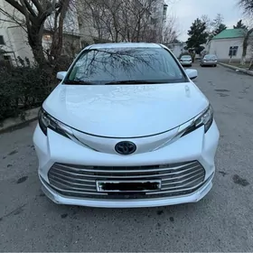 Toyota Sienna 2022
