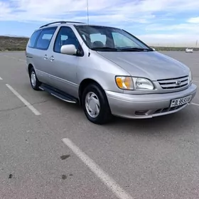 Toyota Sienna 2002