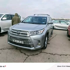 Toyota Highlander 2018