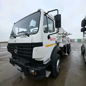 Mercedes-Benz ACTROS 3331 2001