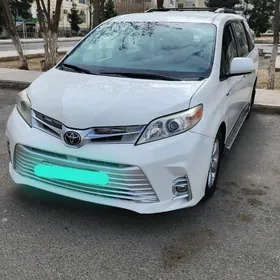 Toyota Sienna 2018