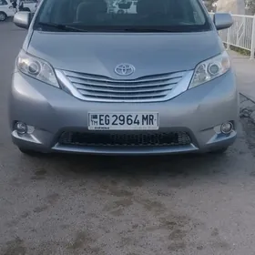 Toyota Sienna 2016