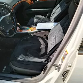 Mercedes-Benz W212 2003