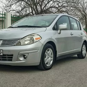 Nissan Versa 2011