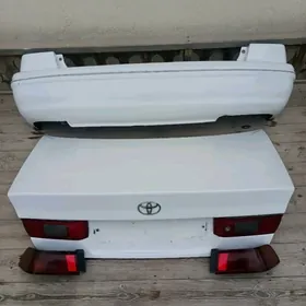 Тоёта Лесич. багажник и бампер