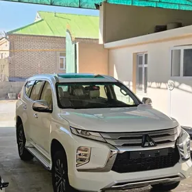 Mitsubishi Montero Sport 2022