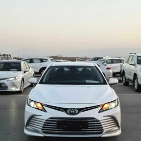 Toyota Camry 2021