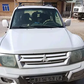 Mitsubishi Montero 2002