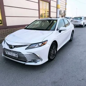 Toyota Camry 2021