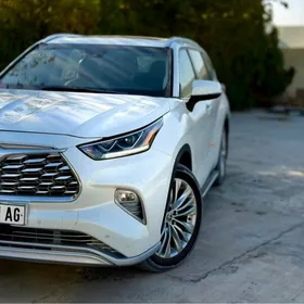 Toyota Highlander 2021