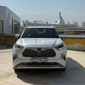 Toyota Highlander 2021