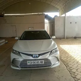 Toyota Camry Hybrid 2021