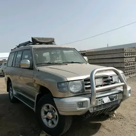 Mitsubishi Montero 1999
