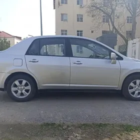 Nissan Versa 2011