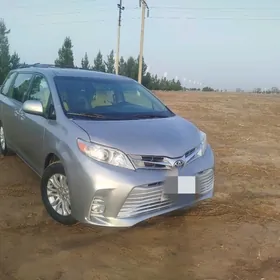Toyota Sienna 2016