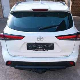 Toyota Highlander 2021