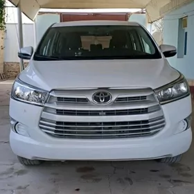 Toyota Innova 2021