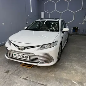 Toyota Camry 2021