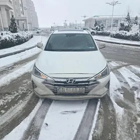 Hyundai Elantra 2020