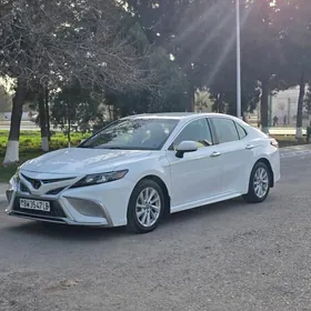 Toyota Camry 2021