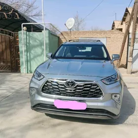 Toyota Highlander 2022