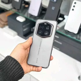 Honor Magic 8 Porche Design