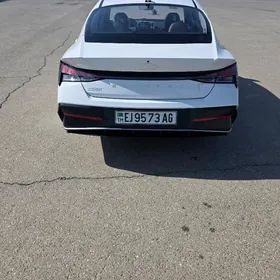 Hyundai Elantra 2025