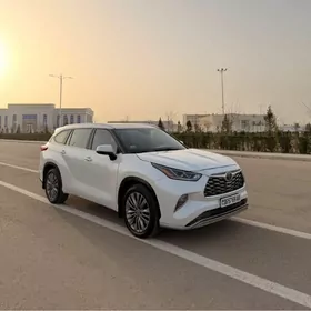 Toyota Highlander 2021