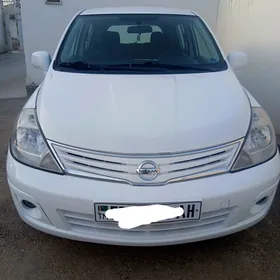 Nissan Versa 2012