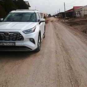 Toyota Highlander 2022