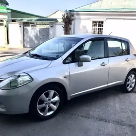 Nissan Tiida 2009