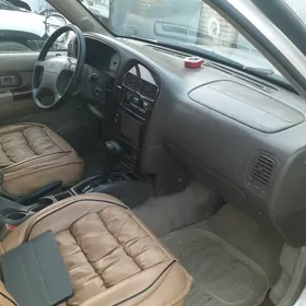 Nissan Pathfinder 2000