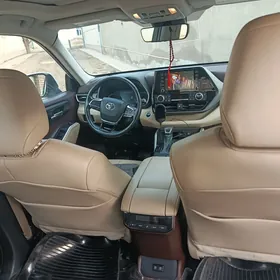 Toyota Highlander 2021