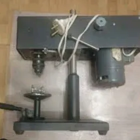 Маленький сверлильный станок