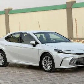 Toyota Camry 2025