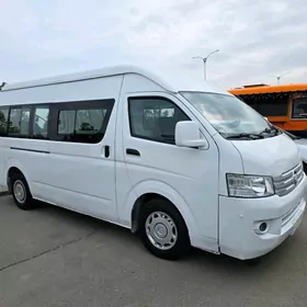 Toyota Hiace 2015