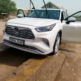Toyota Highlander 2021
