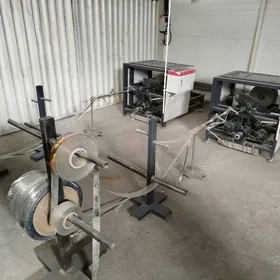 ýüp iýşýän, saraýjy