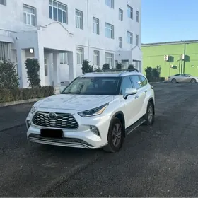 Toyota Highlander 2021