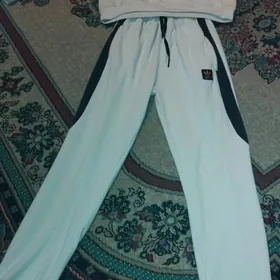 Спортивный костюм.