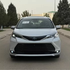 Toyota Sienna 2021
