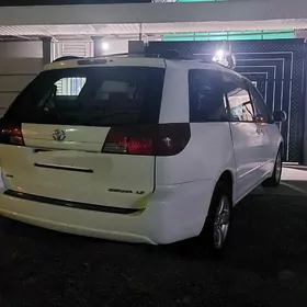 Toyota Sienna 2003