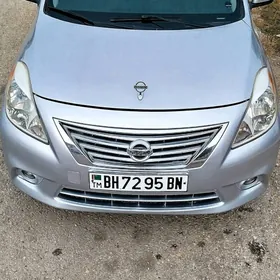 Nissan Versa 2012