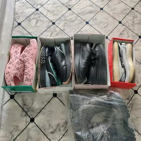 кроссовки, шлепки, сапожки