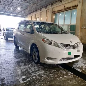 Toyota Sienna 2011