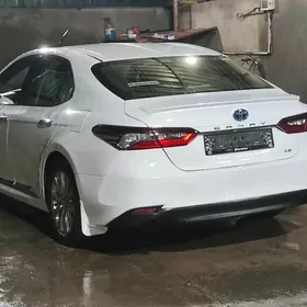 Toyota Camry Hybrid 2021